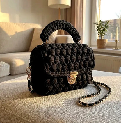 Amare’s Chunky Crochet Handbag