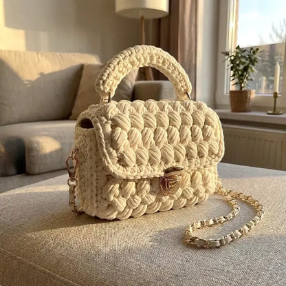Amare’s Chunky Crochet Handbag