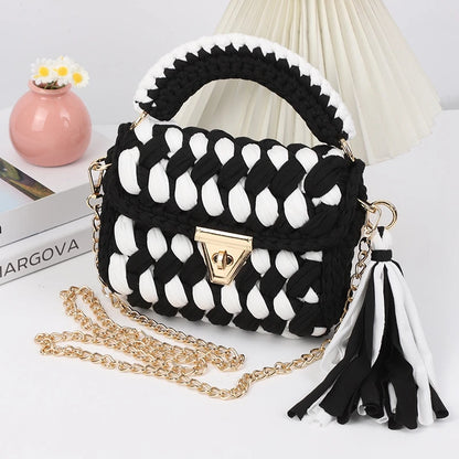 Amare’s Chunky Crochet Handbag