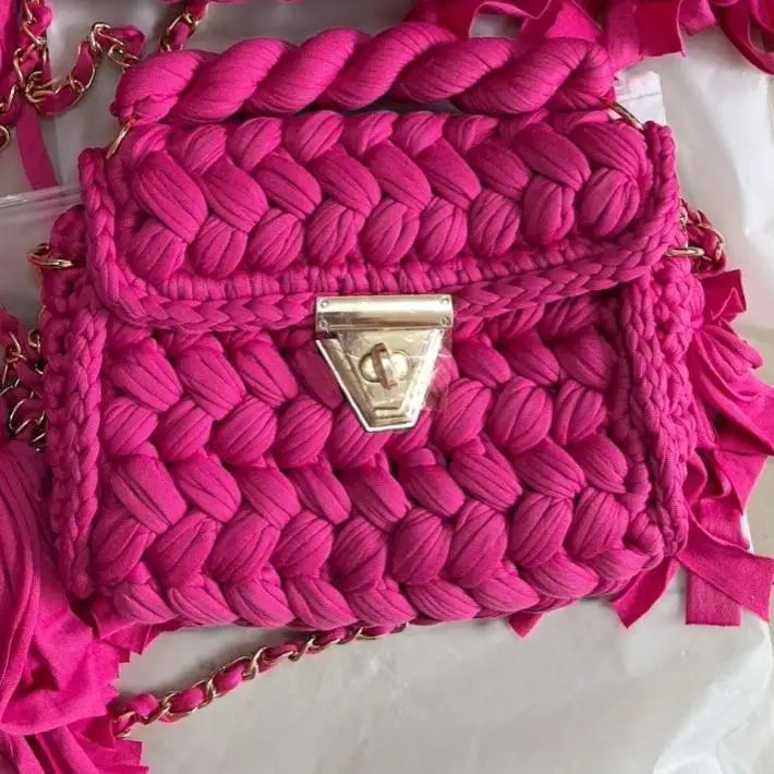 Amare’s Chunky Crochet Handbag