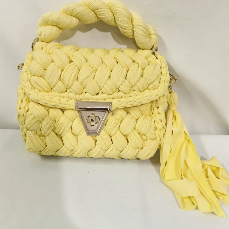 Amare’s Chunky Crochet Handbag