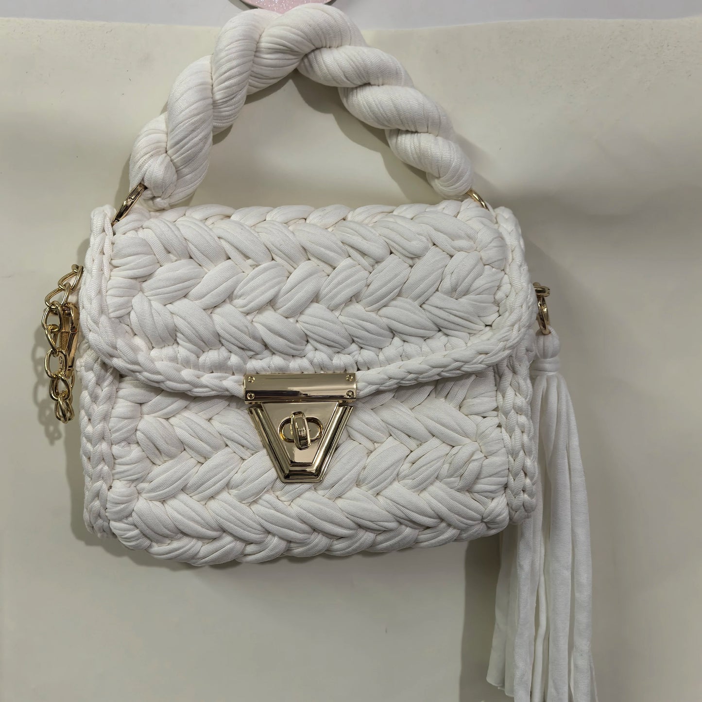 Amare’s Chunky Crochet Handbag