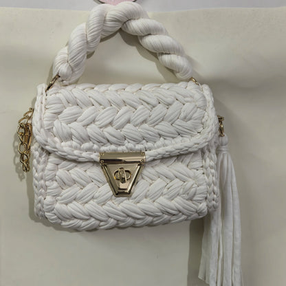 Amare’s Chunky Crochet Handbag