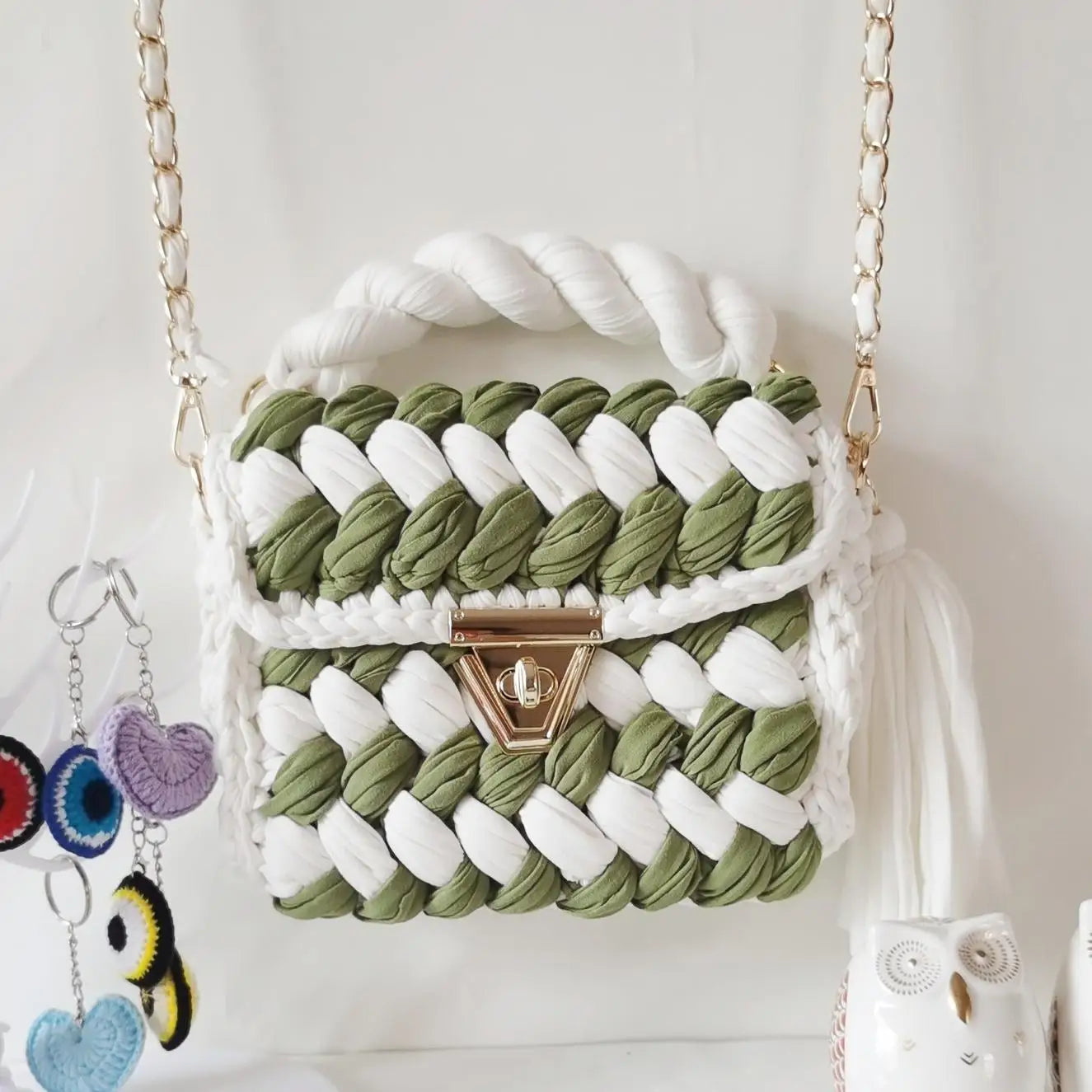Amare’s Chunky Crochet Handbag