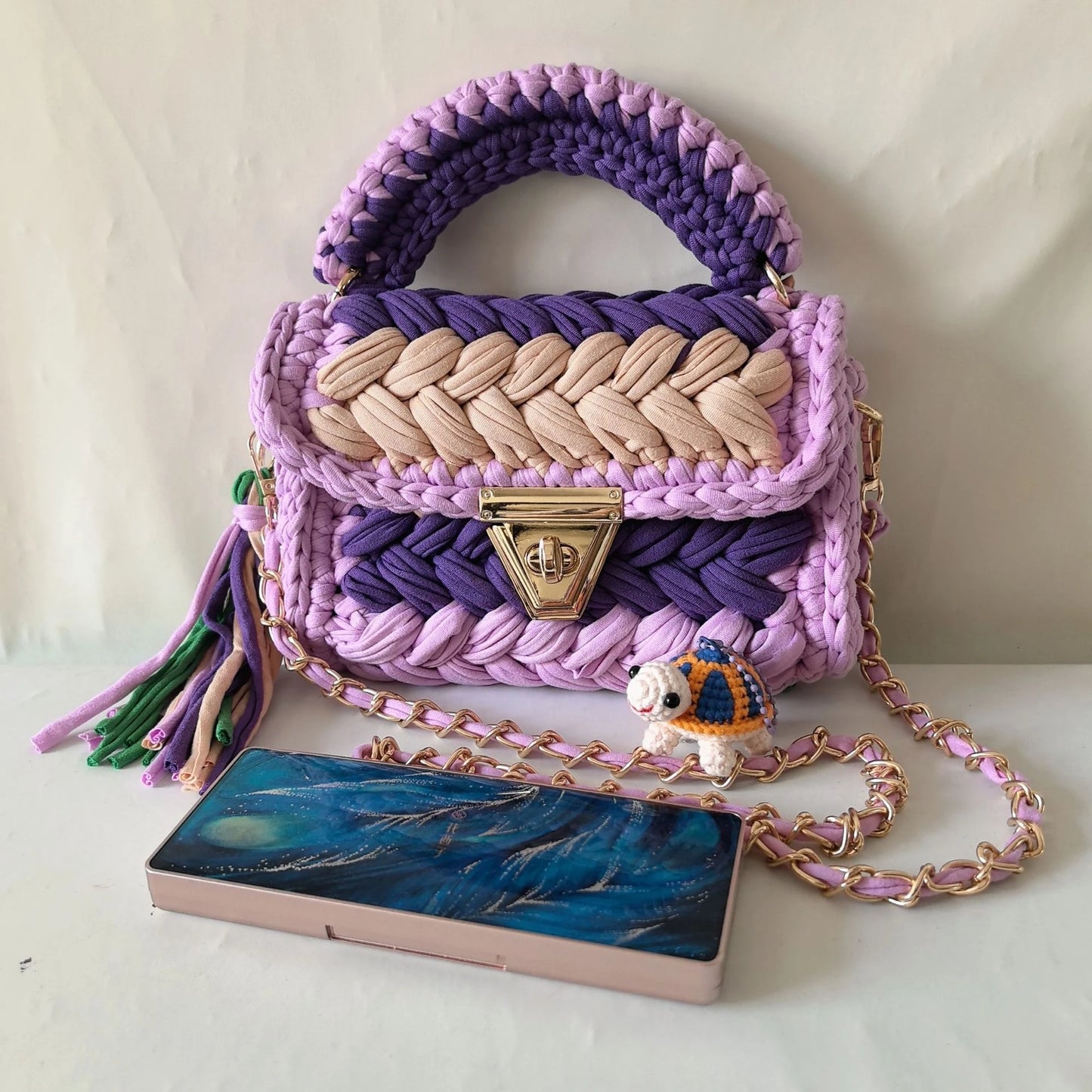 Amare’s Chunky Crochet Handbag