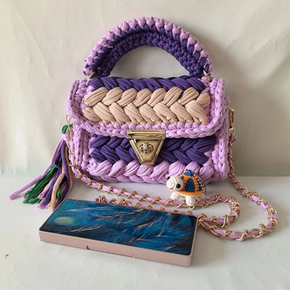 Amare’s Chunky Crochet Handbag