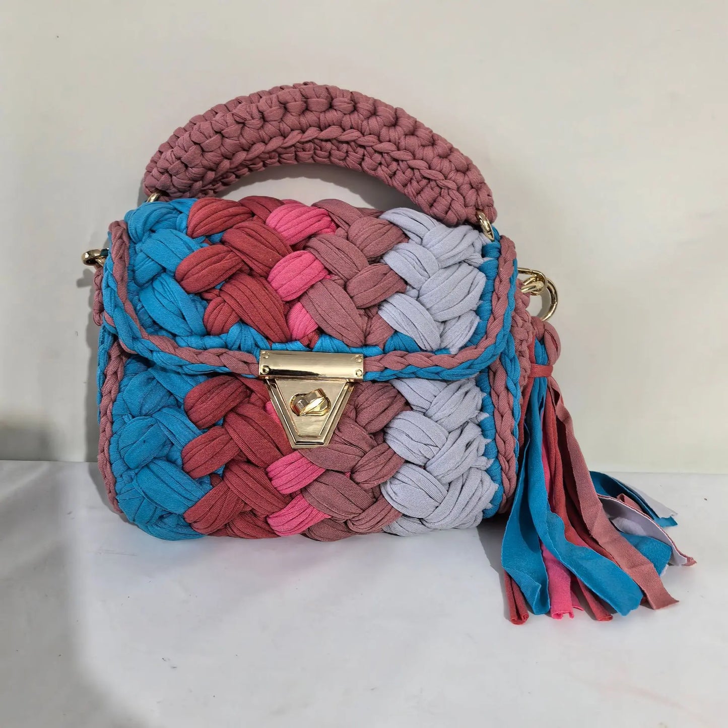 Amare’s Chunky Crochet Handbag