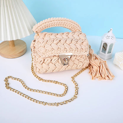 Amare’s Chunky Crochet Handbag