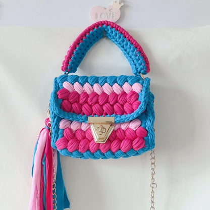 Amare’s Chunky Crochet Handbag