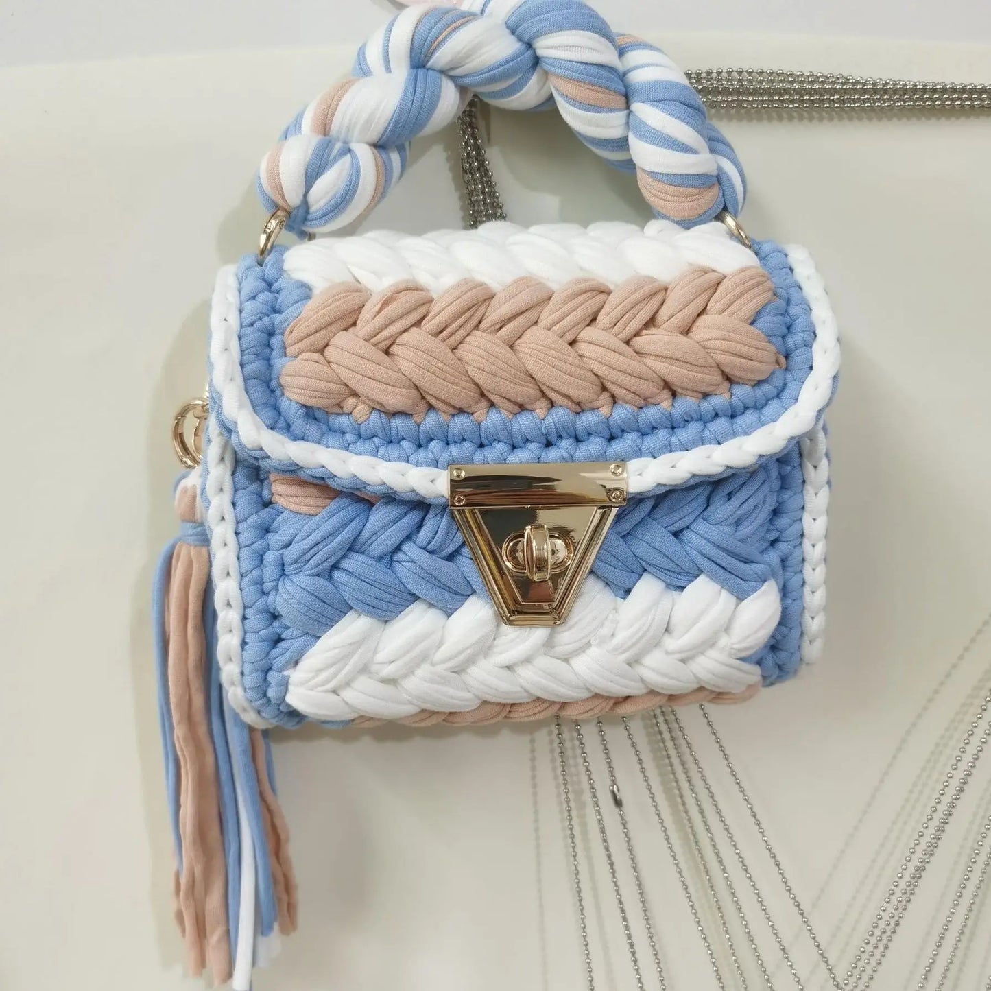 Amare’s Chunky Crochet Handbag