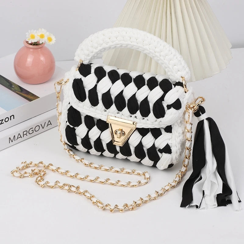 Amare’s Chunky Crochet Handbag