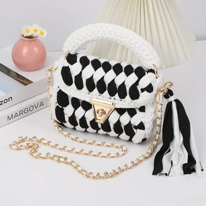 Amare’s Chunky Crochet Handbag