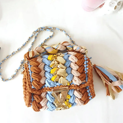 Amare’s Chunky Crochet Handbag