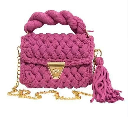 Amare’s Chunky Crochet Handbag