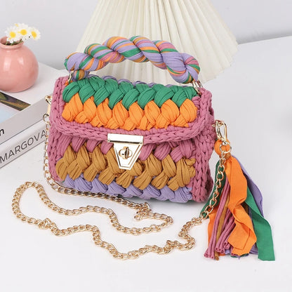 Amare’s Chunky Crochet Handbag