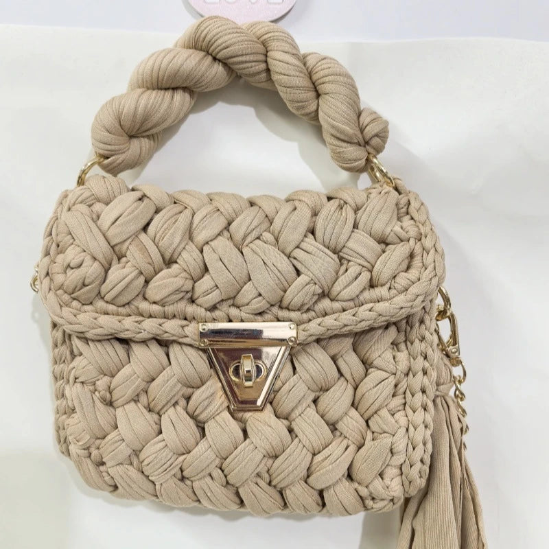 Amare’s Chunky Crochet Handbag